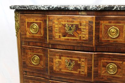 Commode ouvrant par 3 tiroirs en façade,...