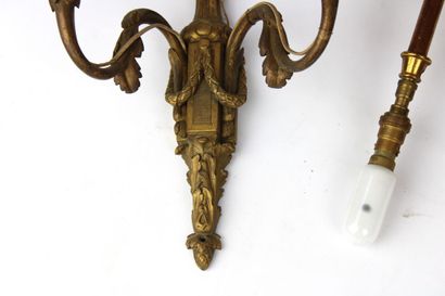 Pair of electrified sconces in gilt bronze.
Height...