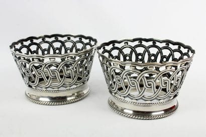 Paire de cache-pot en argent massif.
Diamètre...