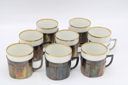 LIMOGES FRANCE. Service de 8 tasses à café...