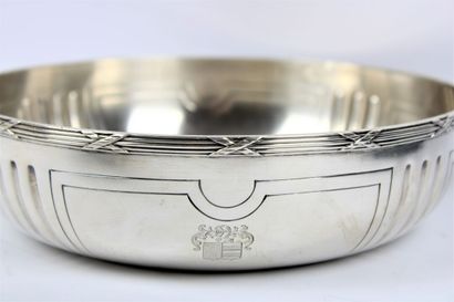 Coupelle en argent à décor héraldique.
Diamètre...