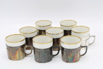 LIMOGES FRANCE. Service de 8 tasses à café...