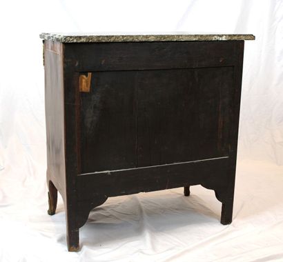 Commode ouvrant par 3 tiroirs en façade,...