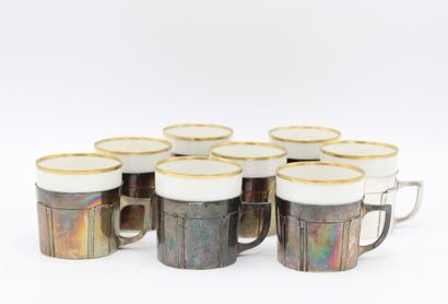 LIMOGES FRANCE. Service de 8 tasses à café...