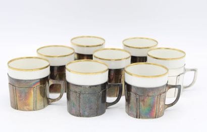 LIMOGES FRANCE. Service de 8 tasses à café...