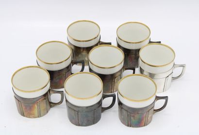 LIMOGES FRANCE. Service de 8 tasses à café...