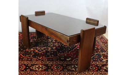 Table basse en bois et plateau en verre fumé...