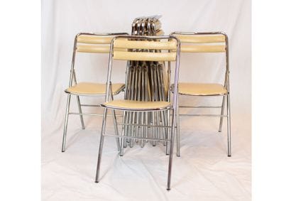 10 chaises pliantes en skai rose.
Hauteur:...