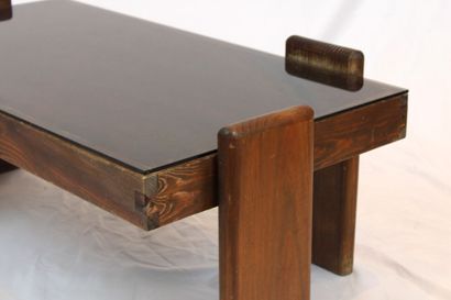 Table basse en bois et plateau en verre fumé...