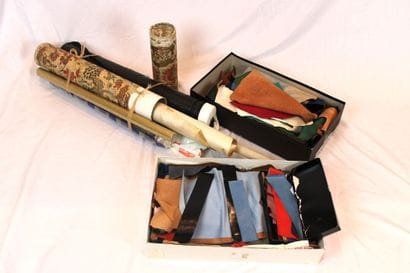 Ensemble de matériel de reliure contenant...