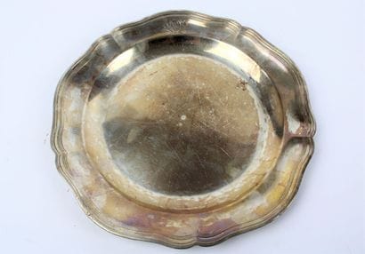 Plat en argent à contour chantourné, l'aile...