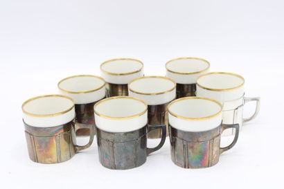 LIMOGES FRANCE. Service de 8 tasses à café...