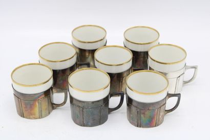 LIMOGES FRANCE. Service de 8 tasses à café...
