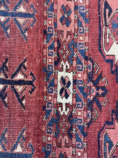 Tapis selle Boukhara 
Turkmèn 
Vers 1970
Dimensions...
