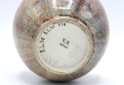Victor SAGLIER (1809-1894) à Sèvres. Vase...