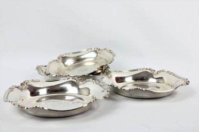 Lot de quatre petites assiettes en argent...