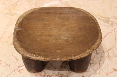 AFRICA. Lobi stool in wood. Dimensions :...