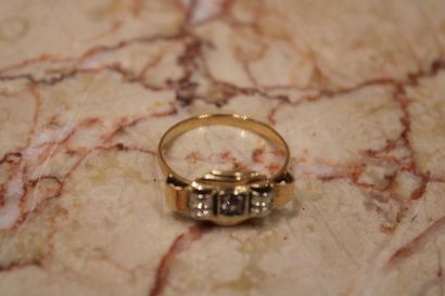 Yellow and white gold ring, decorated with...