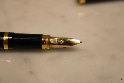 DUPONT, Chinese lacquer fountain pen with...