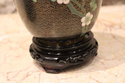 JAPAN. XXth. Brass pot decorated with a connected...