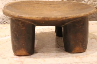 AFRICA. Lobi stool in wood. Dimensions :...