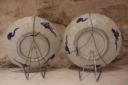 Pair of porcelain dishes with Imari decoration...