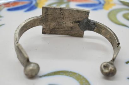 Metal ring, engraved plate. Weight : 57 ...