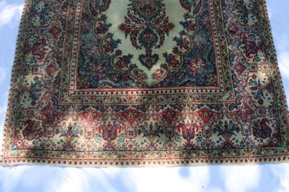 Ispahan, carpet in wool yarns with cream...