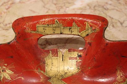 CHINA. Crumb collector in red lacquered wood...
