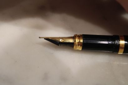 DUPONT, Chinese lacquer fountain pen with...