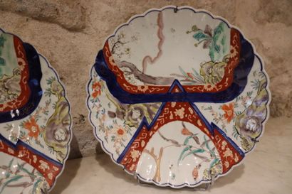 Pair of porcelain dishes with Imari decoration...