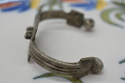 Metal ring, engraved plate. Weight : 57 ...
