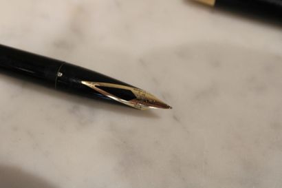 SHEAFFER, fountain pen in 18ct gold. Length:...