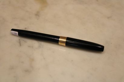 SHEAFFER, fountain pen in 18ct gold. Length:...
