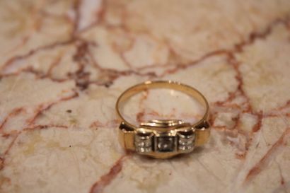 Yellow and white gold ring, decorated with...