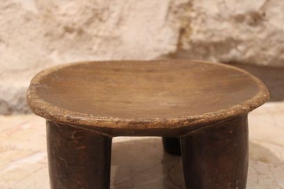 AFRICA. Lobi stool in wood. Dimensions :...