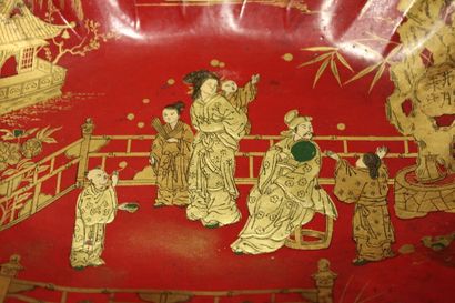 CHINA. Wooden lacquered pocket with characters....