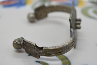 Metal ring, engraved plate. Weight : 57 ...
