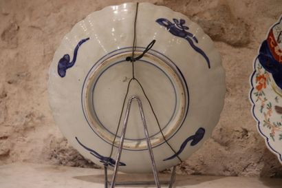 Pair of porcelain dishes with Imari decoration...
