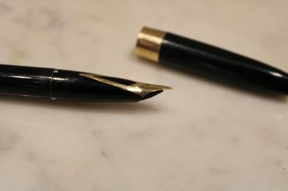 SHEAFFER, fountain pen in 18ct gold. Length:...