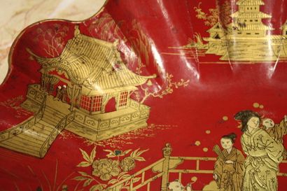 CHINA. Wooden lacquered pocket with characters....