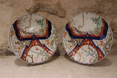 Pair of porcelain dishes with Imari decoration...