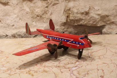 Plane in red lacquered sheet metal. Dimensions...