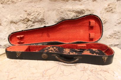 Violin with its case. Label to decipher....