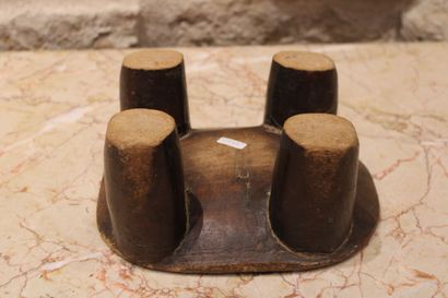 AFRICA. Lobi stool in wood. Dimensions :...