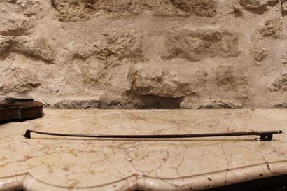 Violin with its case. Label to decipher....