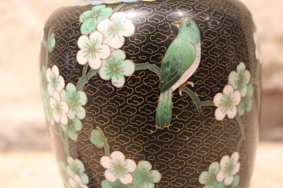JAPAN. XXth. Brass pot decorated with a connected...