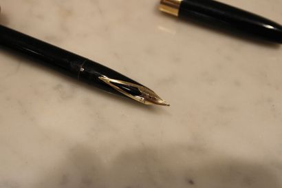 SHEAFFER, fountain pen in 18ct gold. Length:...