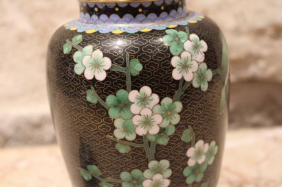 JAPAN. XXth. Brass pot decorated with a connected...