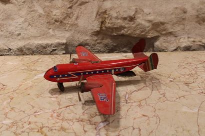 Plane in red lacquered sheet metal. Dimensions...